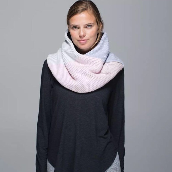 LULULEMON Totally Toasty Sherpa Neckwarmer - Picture 1 of 5